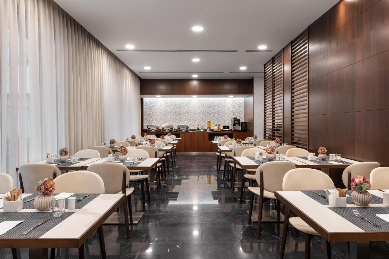 فندق يوروستارس داس ليتراس Lisboa المظهر الخارجي الصورة The lounge at the airport