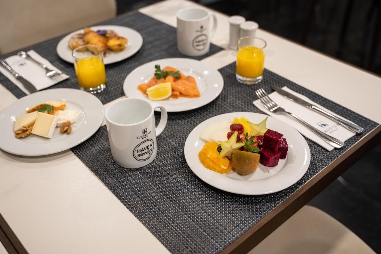 فندق يوروستارس داس ليتراس Lisboa المظهر الخارجي الصورة A typical breakfast at the airport