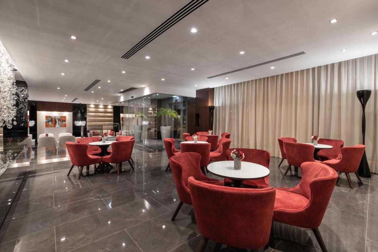 فندق يوروستارس داس ليتراس Lisboa المظهر الخارجي الصورة The lounge at the airport