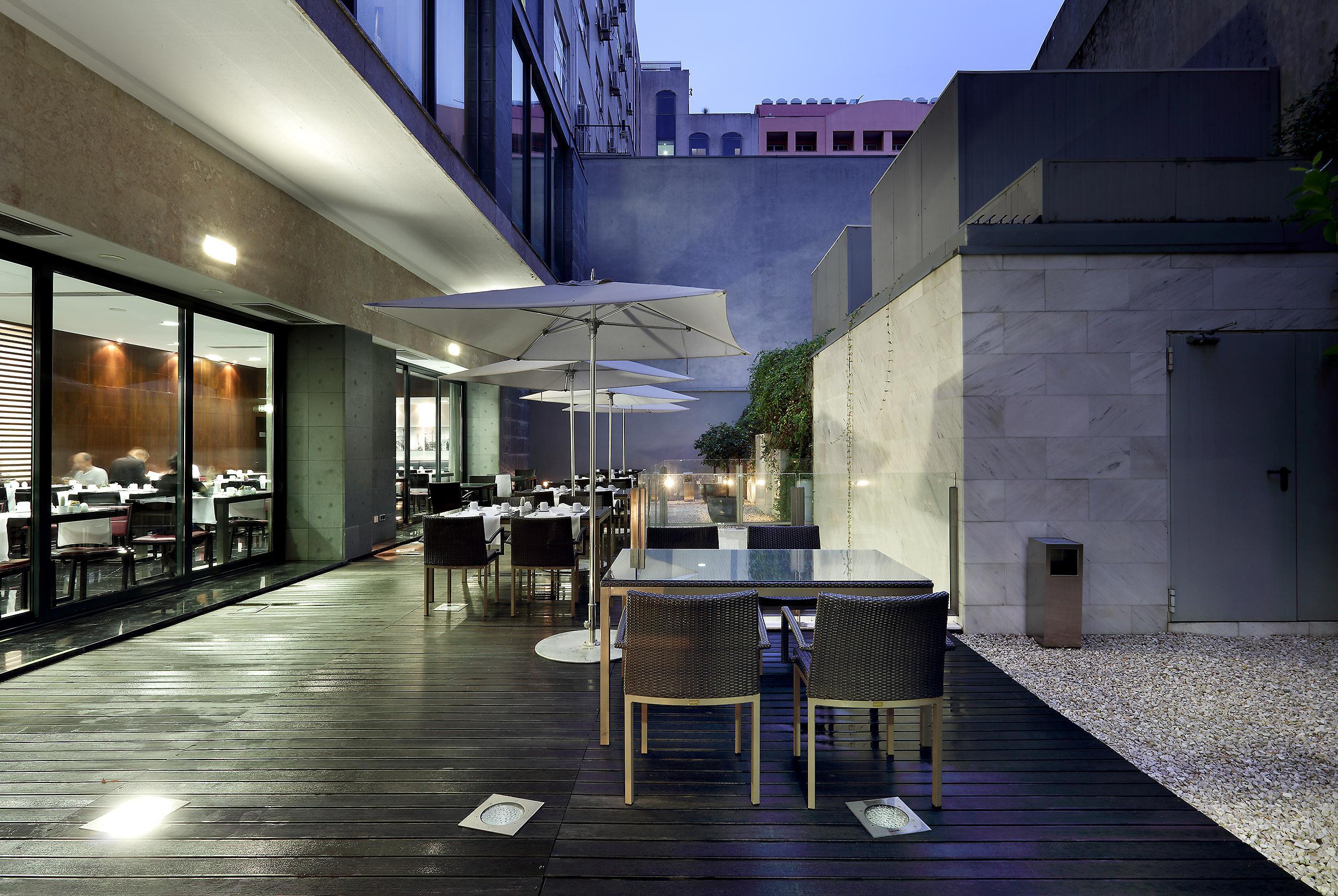 فندق يوروستارس داس ليتراس Lisboa المظهر الخارجي الصورة The hotel's terrace