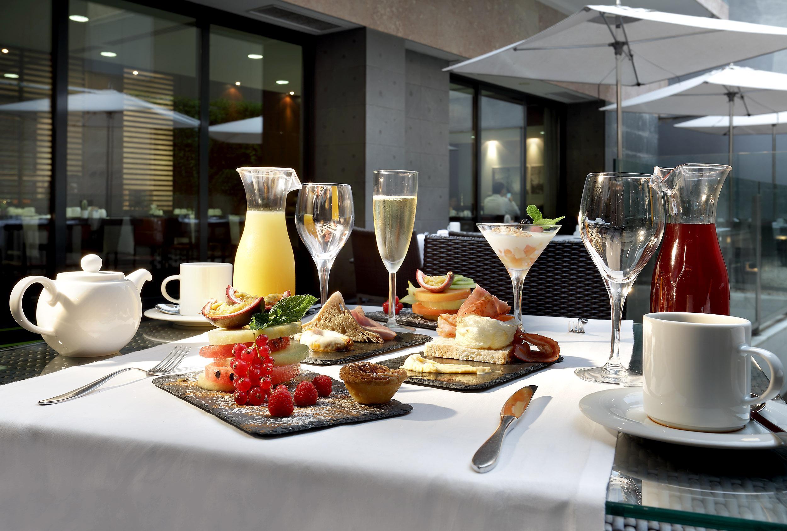 فندق يوروستارس داس ليتراس Lisboa المظهر الخارجي الصورة A typical afternoon tea